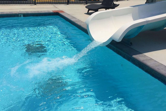 Imagen de la piscina del Hotel Howard Johnson By Wyndham Pigeon Forge. Foto 9
