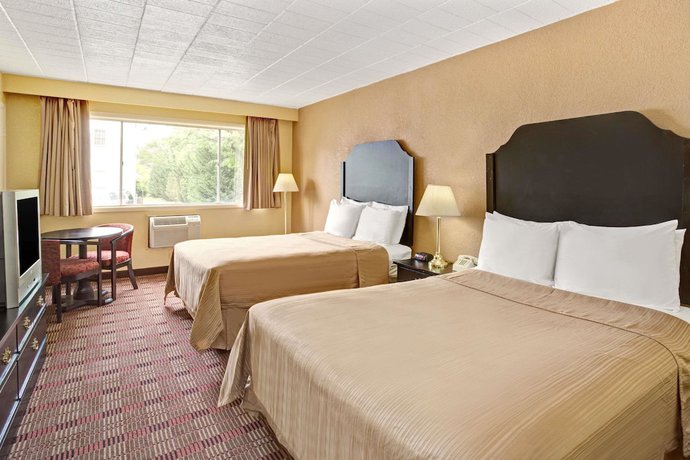 Imagen de la habitación del Hotel Howard Johnson By Wyndham Pikesville. Foto 5