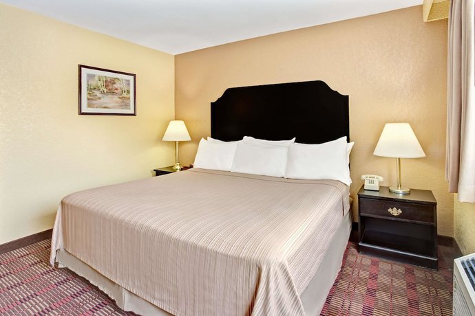 Imagen de la habitación del Hotel Howard Johnson By Wyndham Pikesville. Foto 6