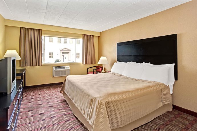 Imagen de la habitación del Hotel Howard Johnson By Wyndham Pikesville. Foto 7