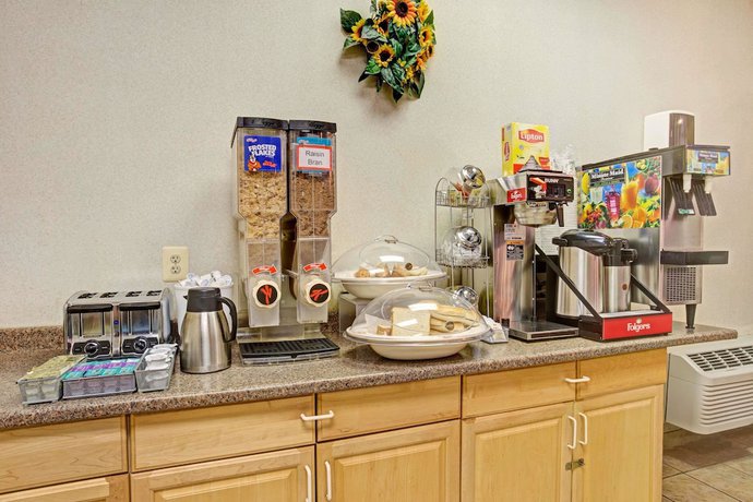 Imagen del bar/restaurante del Hotel Howard Johnson By Wyndham Pikesville. Foto 3