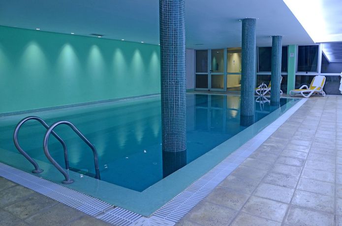 Imagen de la piscina del Hotel Howard Johnson By Wyndham Plaza Mayorazgo. Foto 17