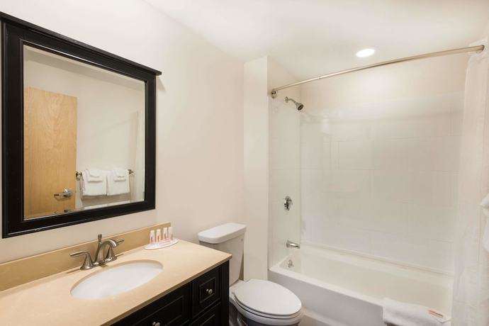 Imagen de la habitación del Hotel Howard Johnson By Wyndham Quincy/boston. Foto 8