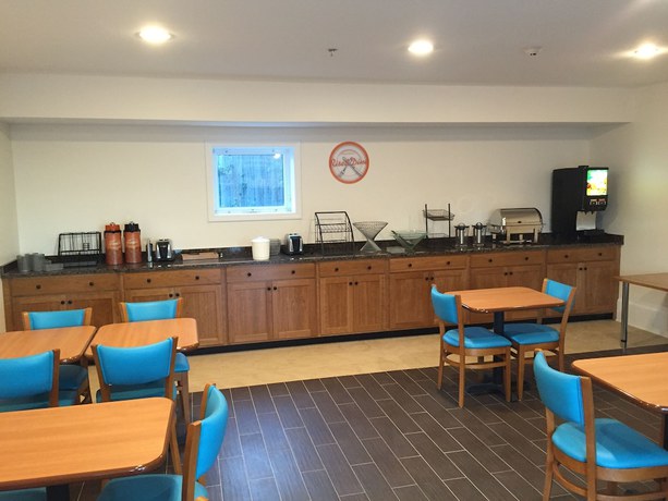 Imagen del bar/restaurante del Hotel Howard Johnson By Wyndham Quincy/boston. Foto 3