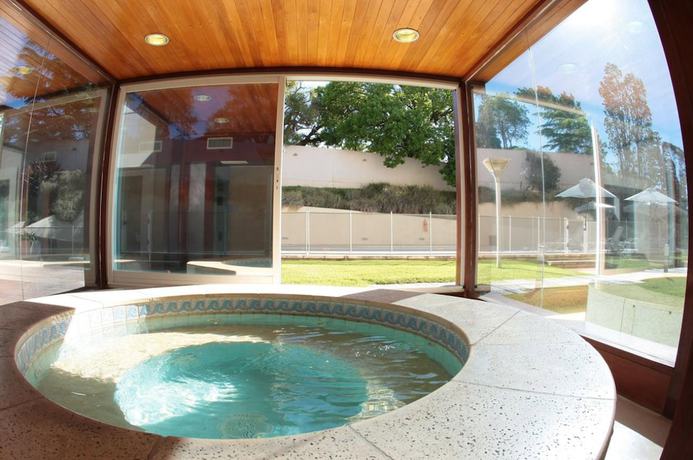 Imagen de la piscina del Hotel Howard Johnson By Wyndham Rio Cuarto Casino. Foto 8