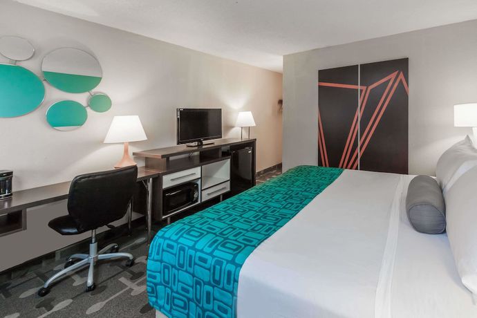 Imagen de la habitación del Hotel Howard Johnson By Wyndham Romulus Detroit Metro Airport. Foto 9