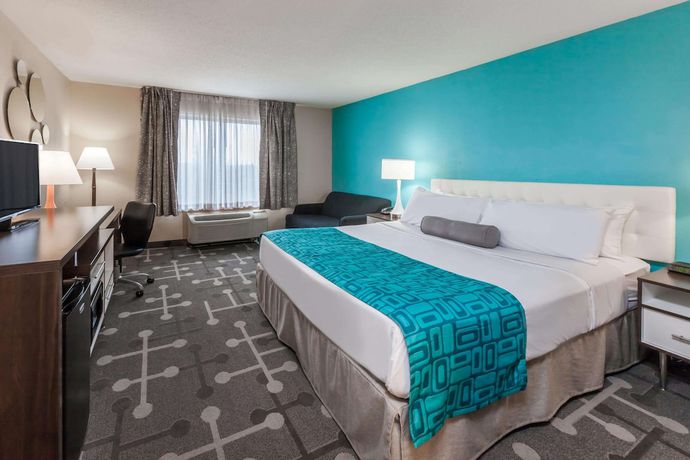 Imagen de la habitación del Hotel Howard Johnson By Wyndham Romulus Detroit Metro Airport. Foto 13