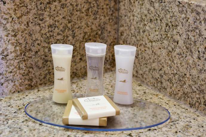 Imagen de la habitación del Hotel Howard Johnson By Wyndham Romulus Detroit Metro Airport. Foto 16