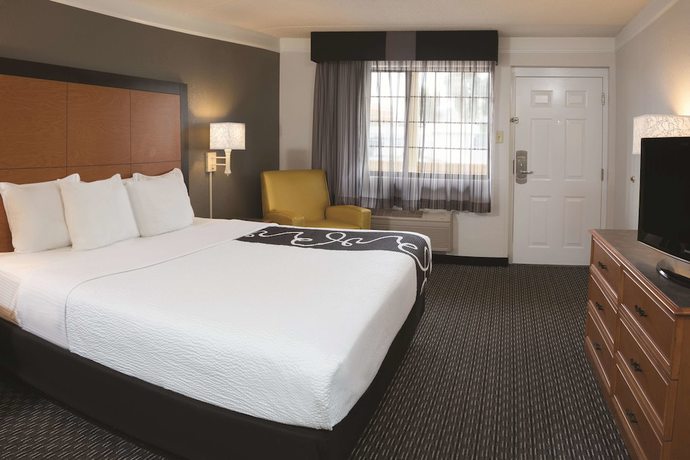Imagen de la habitación del Hotel Howard Johnson By Wyndham Sacramento Downtown. Foto 2