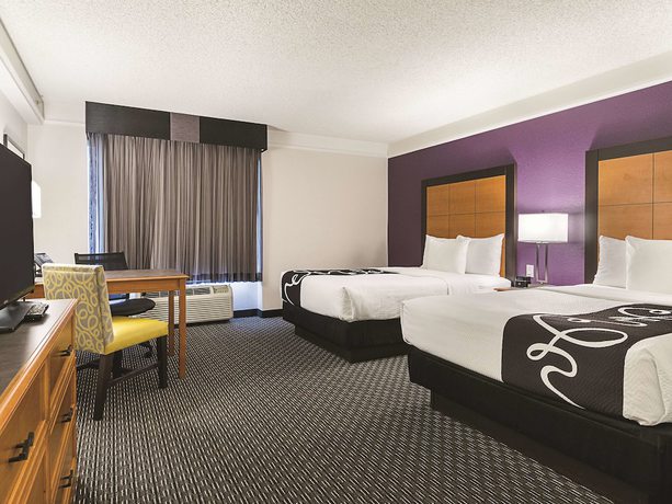Imagen de la habitación del Hotel Howard Johnson By Wyndham Sacramento Downtown. Foto 3