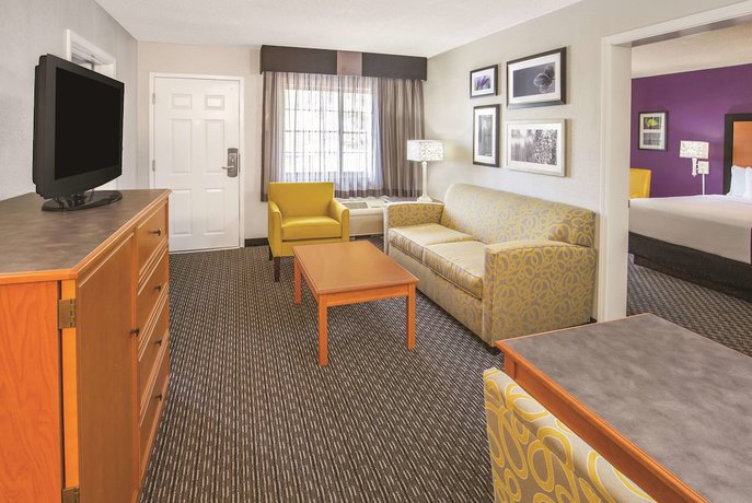 Imagen de la habitación del Hotel Howard Johnson By Wyndham Sacramento Downtown. Foto 4