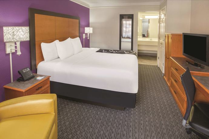 Imagen de la habitación del Hotel Howard Johnson By Wyndham Sacramento Downtown. Foto 6