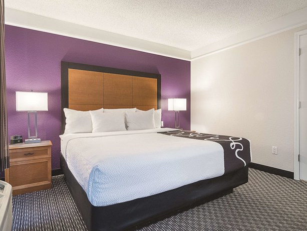 Imagen de la habitación del Hotel Howard Johnson By Wyndham Sacramento Downtown. Foto 7