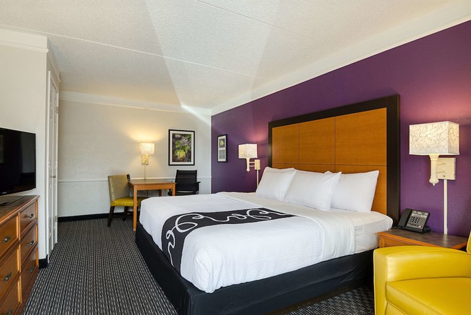 Imagen de la habitación del Hotel Howard Johnson By Wyndham Sacramento Downtown. Foto 8