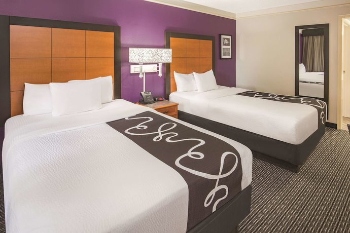 Imagen de la habitación del Hotel Howard Johnson By Wyndham Sacramento Downtown. Foto 9