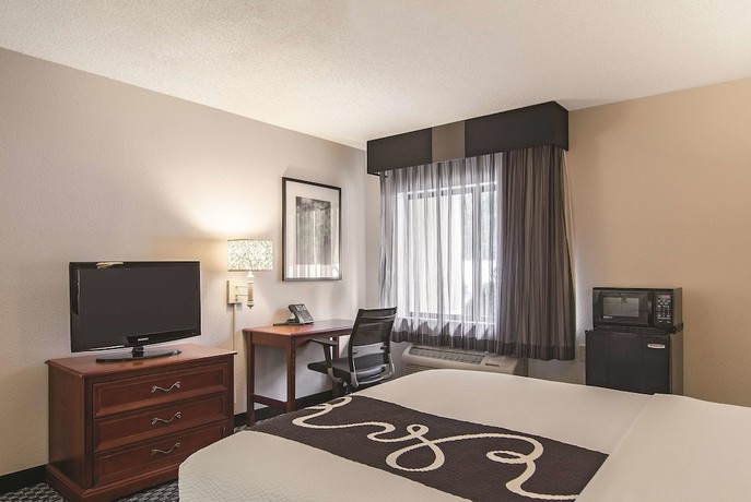 Imagen de la habitación del Hotel Howard Johnson By Wyndham Sacramento Downtown. Foto 10
