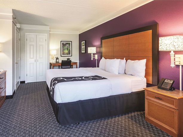 Imagen de la habitación del Hotel Howard Johnson By Wyndham Sacramento Downtown. Foto 12