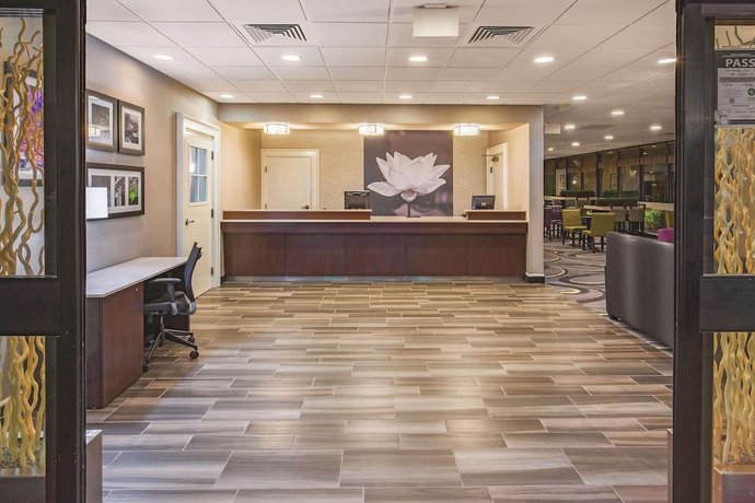 Imagen de los interiores del Hotel Howard Johnson By Wyndham Sacramento Downtown. Foto 18