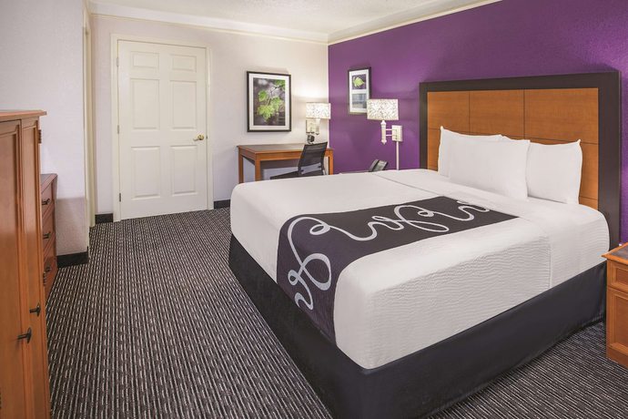 Imagen de la habitación del Hotel Howard Johnson By Wyndham Sacramento Downtown. Foto 14