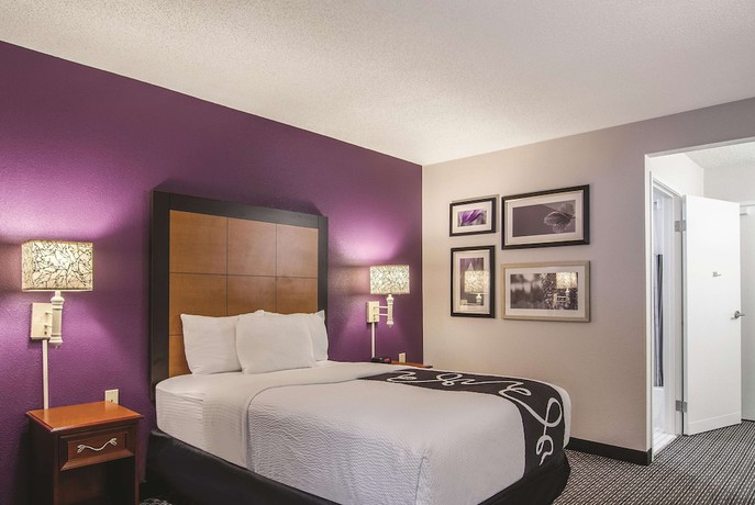 Imagen de la habitación del Hotel Howard Johnson By Wyndham Sacramento Downtown. Foto 15