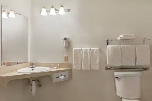 Imagen de la habitación del Hotel Howard Johnson By Wyndham Salem. Foto 7