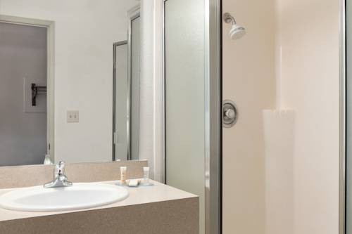 Imagen de la habitación del Hotel Howard Johnson By Wyndham Salem. Foto 8