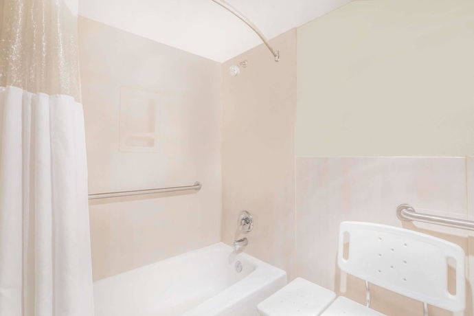 Imagen de la habitación del Hotel Howard Johnson By Wyndham Salem & Conference. Foto 8