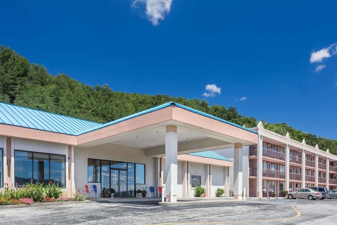 Imagen general del Hotel Howard Johnson By Wyndham Salem & Conference. Foto 1