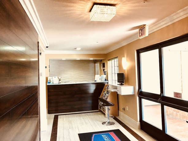 Imagen de los interiores del Hotel Howard Johnson By Wyndham Salinas. Foto 11