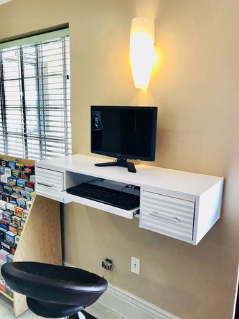 Imagen de los interiores del Hotel Howard Johnson By Wyndham Salinas. Foto 15