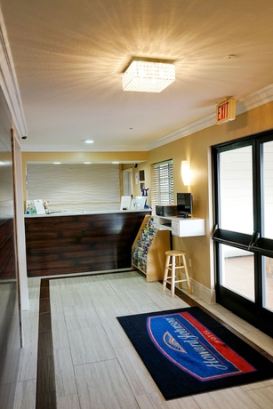 Imagen de los interiores del Hotel Howard Johnson By Wyndham Salinas. Foto 16