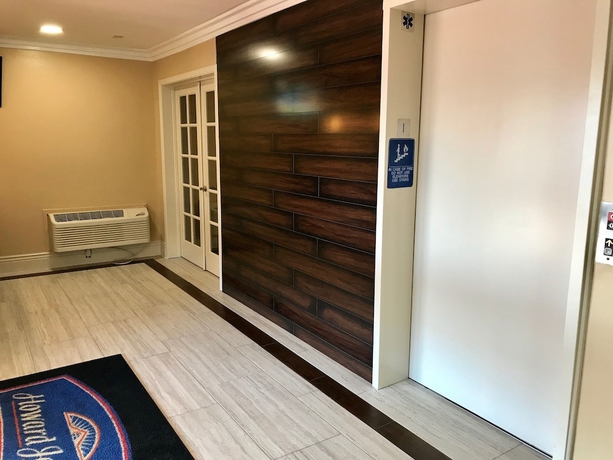 Imagen de los interiores del Hotel Howard Johnson By Wyndham Salinas. Foto 17