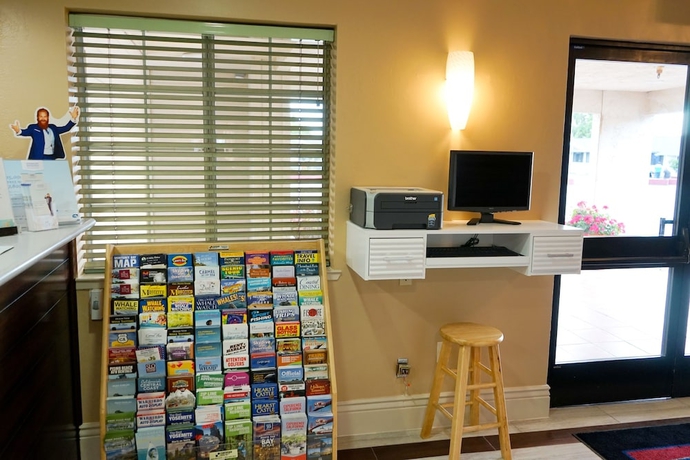 Imagen de los interiores del Hotel Howard Johnson By Wyndham Salinas. Foto 18