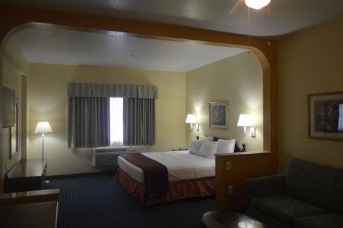 Imagen de la habitación del Hotel Howard Johnson By Wyndham San Antonio & Suit. Foto 5