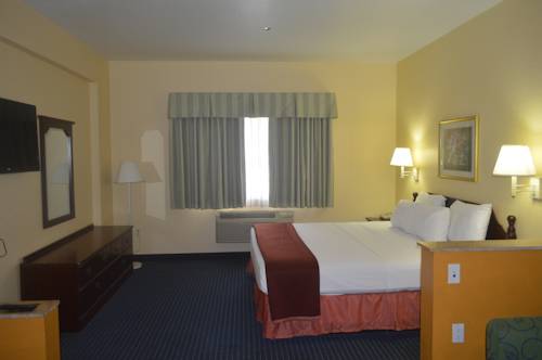 Imagen de la habitación del Hotel Howard Johnson By Wyndham San Antonio & Suit. Foto 6