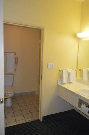 Imagen de la habitación del Hotel Howard Johnson By Wyndham San Antonio & Suit. Foto 9