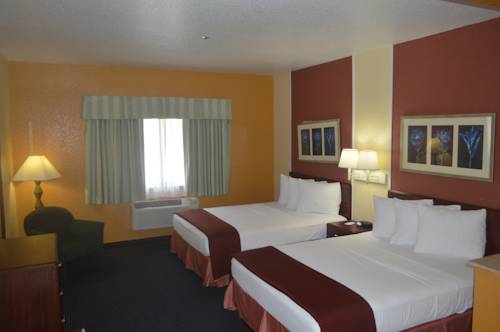 Imagen de la habitación del Hotel Howard Johnson By Wyndham San Antonio & Suit. Foto 11