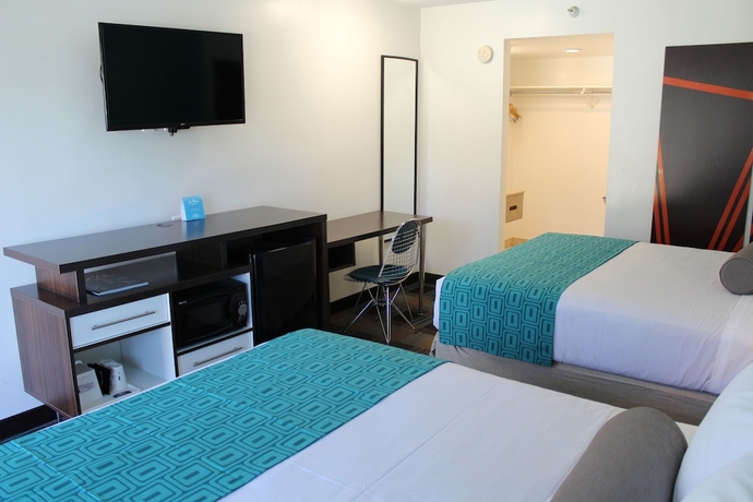 Imagen de la habitación del Hotel Howard Johnson By Wyndham San Diego Circle. Foto 6