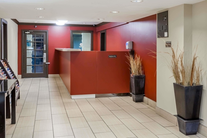 Imagen de los interiores del Hotel Howard Johnson By Wyndham San Diego Circle. Foto 17