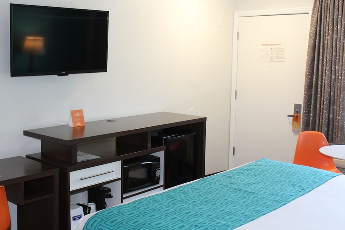 Imagen de la habitación del Hotel Howard Johnson By Wyndham San Diego Circle. Foto 8