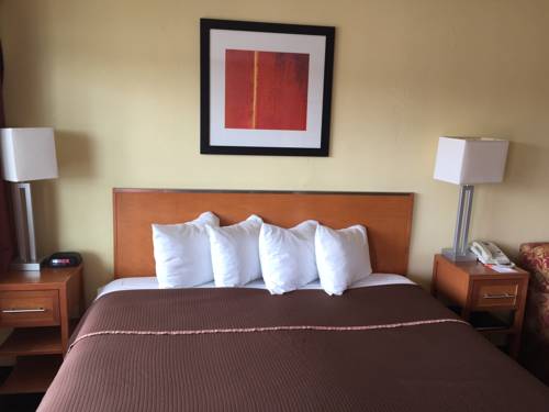 Imagen de la habitación del Hotel Howard Johnson By Wyndham San Diego Sea World. Foto 5