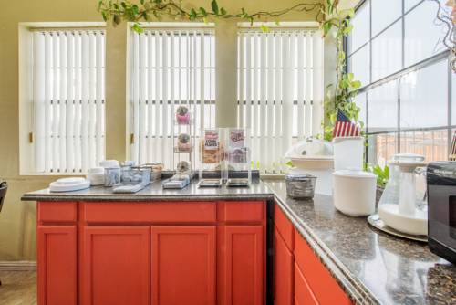 Imagen de la habitación del Hotel Howard Johnson By Wyndham San Marcos. Foto 6