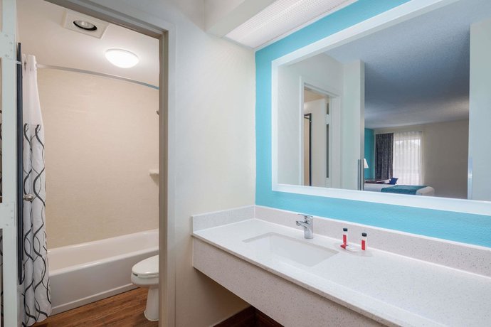 Imagen de la habitación del Hotel Howard Johnson By Wyndham Savannah Ga. Foto 6