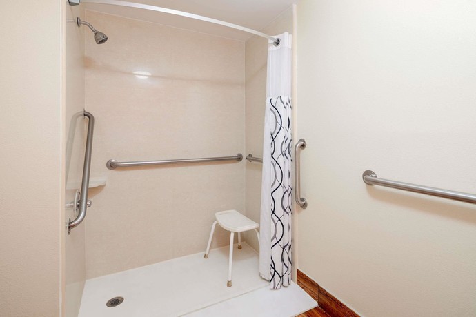 Imagen de la habitación del Hotel Howard Johnson By Wyndham Savannah Ga. Foto 8