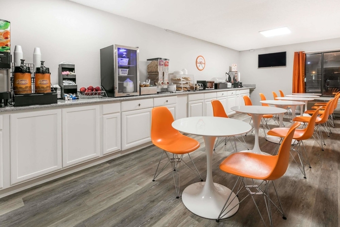 Imagen del bar/restaurante del Hotel Howard Johnson By Wyndham Scott Lafayette. Foto 2