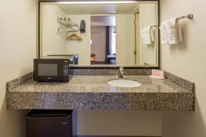 Imagen de la habitación del Hotel Howard Johnson By Wyndham Scottsdale Old Town. Foto 6