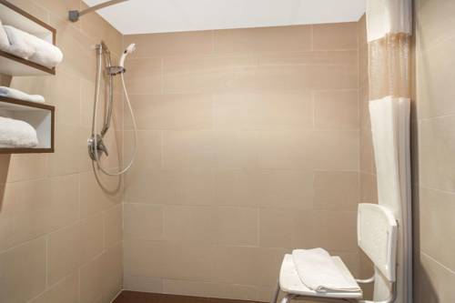 Imagen de la habitación del Hotel Howard Johnson By Wyndham Suffern. Foto 5