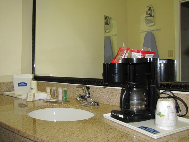 Imagen de la habitación del Hotel Howard Johnson By Wyndham Tallahassee. Foto 4