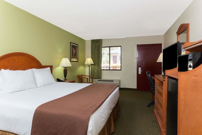 Imagen de la habitación del Hotel Howard Johnson By Wyndham Tallahassee. Foto 5