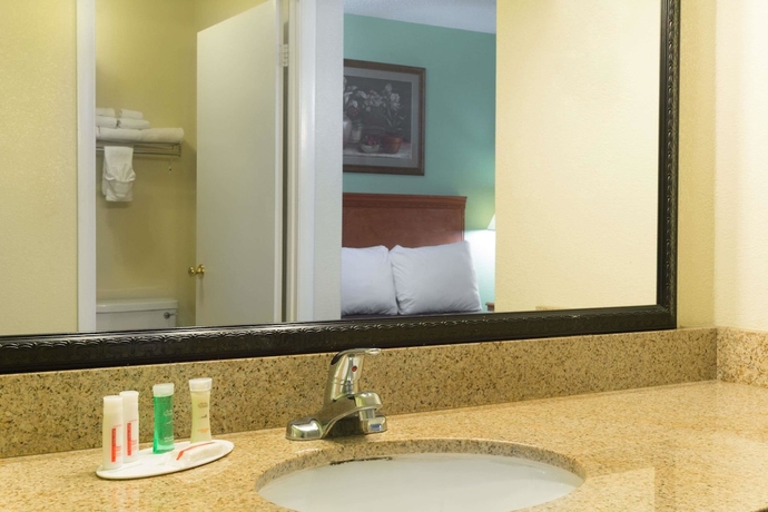 Imagen de la habitación del Hotel Howard Johnson By Wyndham Tallahassee. Foto 11